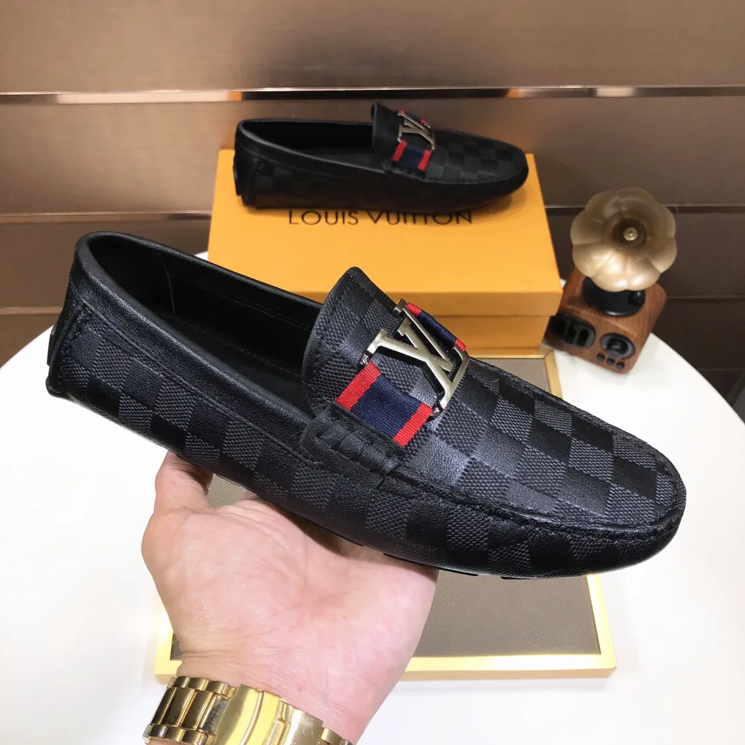 Men's men's shoes 💰420💰 [LV Doudou shoes] (water-dyed cowhide lining) new model is on the market, available on the official website. The new Doudou shoes are processed into single-color materials, and the uppers are made of imported cowhide material. The body of the shoe is fully hemmed with mark thread, and is lined with imported original cowhide leather. The elegant shoe shape is super suitable for all-matching, and the size is 38-44.